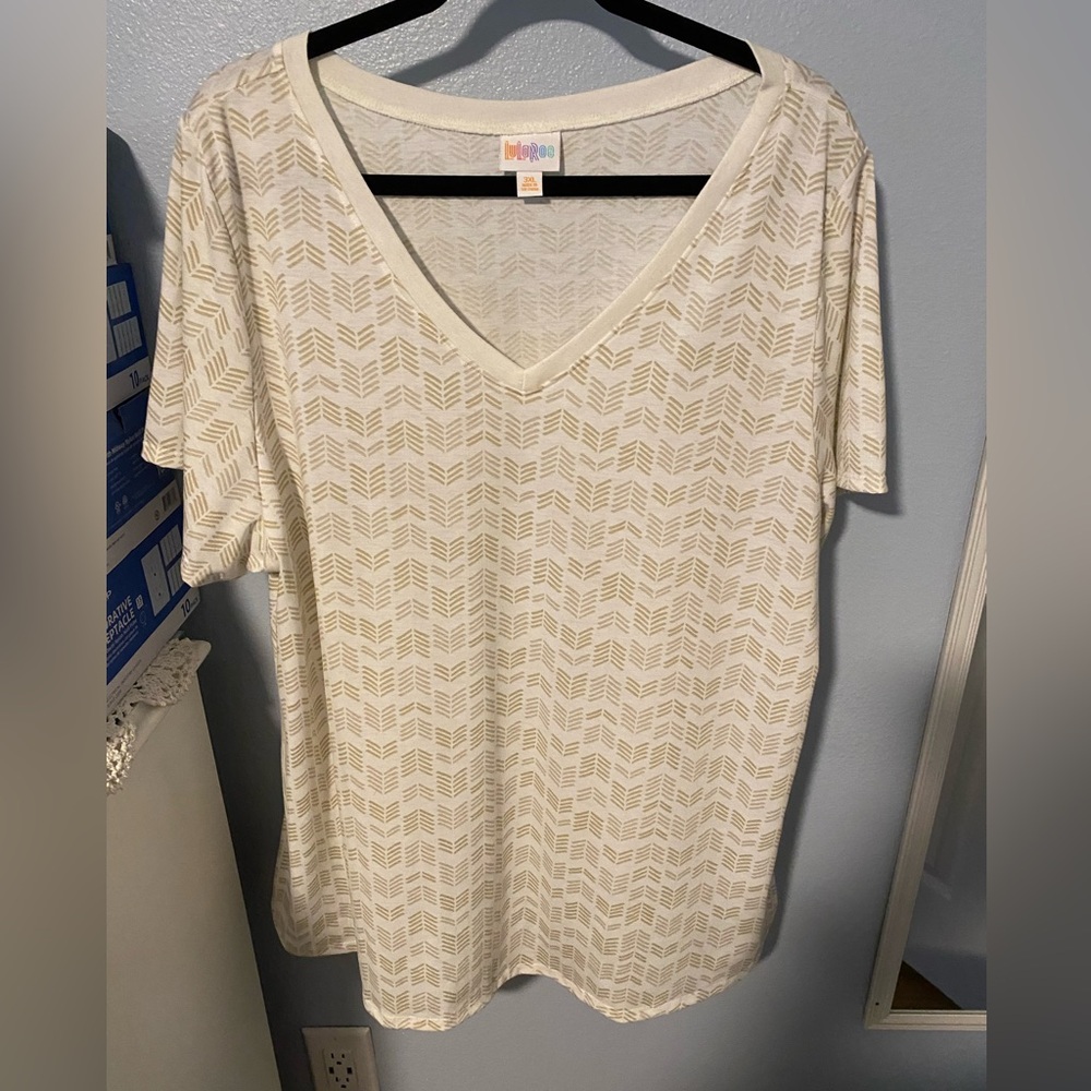 LulaRoe Christy V-neck T-shirt